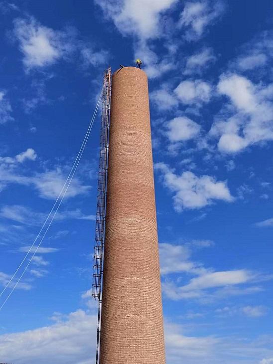 煙囪拆除公司:人工拆除精度與環保的完美結合